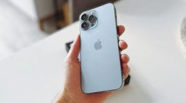 iPhone 13 tampak belakang. (Foto: Pelopor/Unsplash)