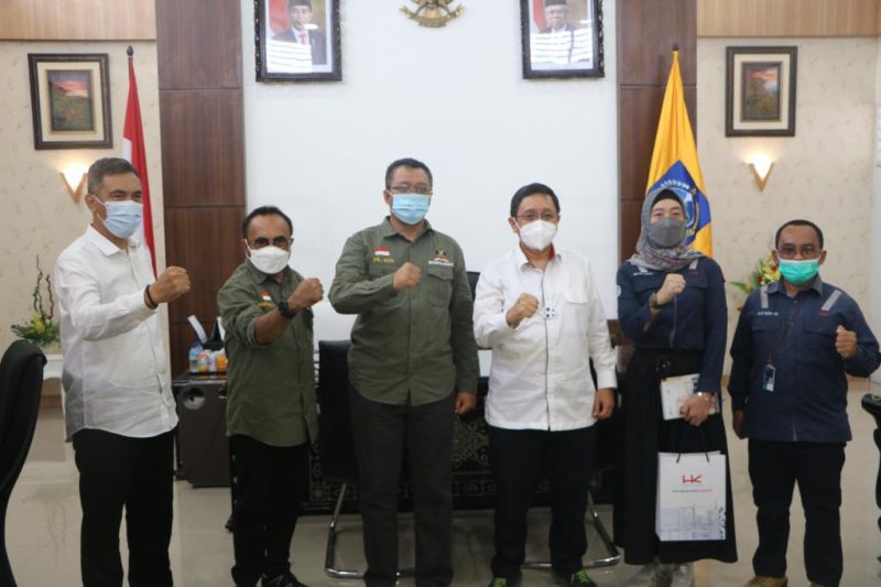 Direktur Operasi I Hutama Karya sekaligus Pembina HK Endurance Challenge Lombok Series Novias Nurendra menemui Gubernur NTB Zulkieflimansyah, didampingi Kepala Dinas PUPR NTB Ridwan Syah, Kepala Dinas Pariwisata NTB Yusron Hadi, serta Ketua Panitia HK Endurance Challenge Octovianus. (Foto: Pelopor/Dispar NTB)