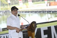 Menteri Desa, Pembangunan Daerah Tertinggal dan Transmigrasi Abdul Halim Iskandar meresmikan Internet of Things (IoT) untuk budidaya ikan hias koi di Desa Kemloko, Blitar, Jawa Timur. (Foto: Pelopor/KemendesPDTT)