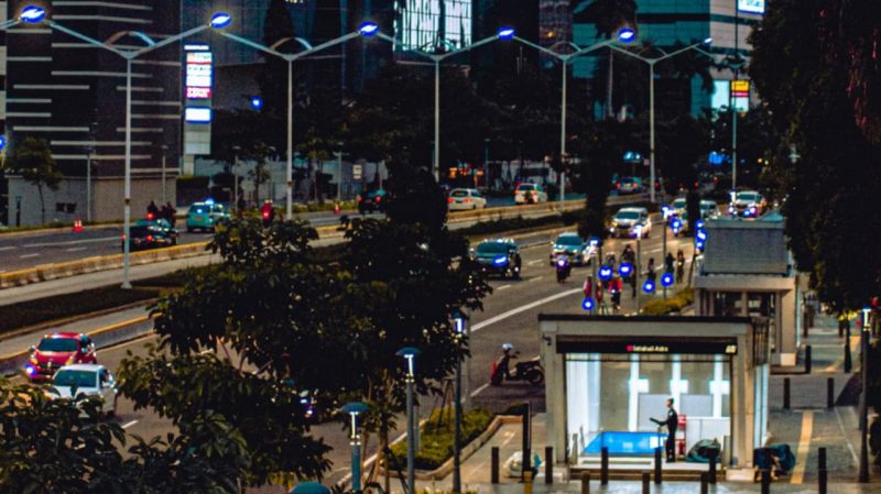 Ilustrasi kondisi lalu lintas di jalanan Jakarta. (Foto: Pelopor/Unsplash)