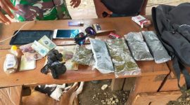 Satgas Yonif 131 Gagalkan Penyeludupan 5 Paket Ganja dari Papua Nugini. (Foto: Pelopor/tniad.mil.id)