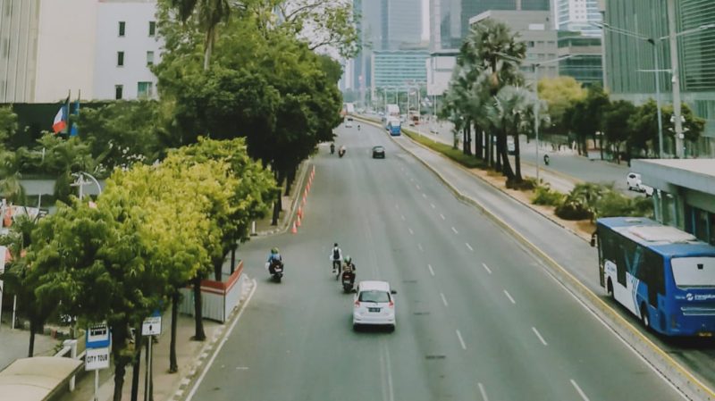 Salah satu titik ganjil genap, Jalan MH Thamrin, Jakarta. (Foto: Pelopor/Unsplash)