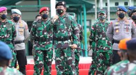 Pangdam XVII/Cenderawasih dampingi kunjungan kerja Panglima TNI Marsekal TNI Hadi Tjahjanto dan Kapolri Jenderal Pol Listyo Sigit Prabowo di Mimika, Papua. (Foto: Pelopor/tniad.mil.id)