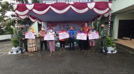 Sukseskan program pemerintah, Kodim 1701/Jayapura salurkan Bantuan Tunai Pedagang Kaki Lima dan Warung. (Foto: Pelopor/tniad.mil.id)