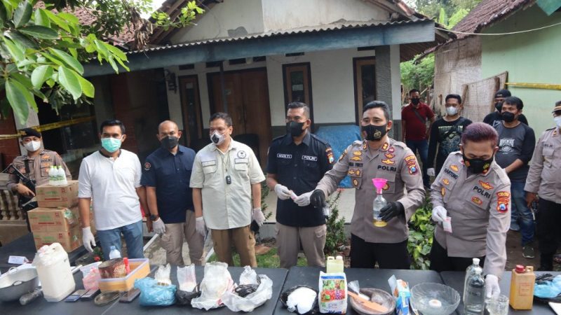 Polisi Temukan Pabrik Sabu dengan Metode Baru di Lumajang, Jawa Timur. (Foto: Pelopor/Tribratanews)