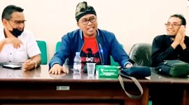 Pengamat Pariwisata Nasional Taufan Rahmadi (tengah). (Foto: Pelopor.id/Fb TR)