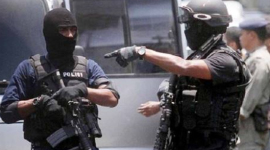 Densus 88 amankan 13 terduga teroris jaringan Jamaah Islamiyah di Lampung dan Jawa Timur. (Foto: Pelopor/Tribratanews)