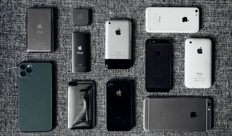 Berbagai produk Apple. (Foto: Pelopor/Unsplash)