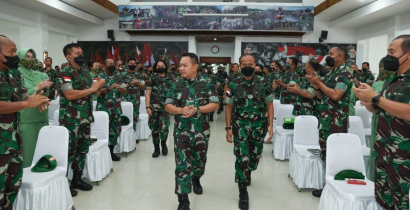 KSAD Jenderal TNI Dudung Abdurachman Dudung Abdurachman kunjungi prajurit di wilayah Indonesia timur. (Foto: Pelopor/tniad.mil.id)