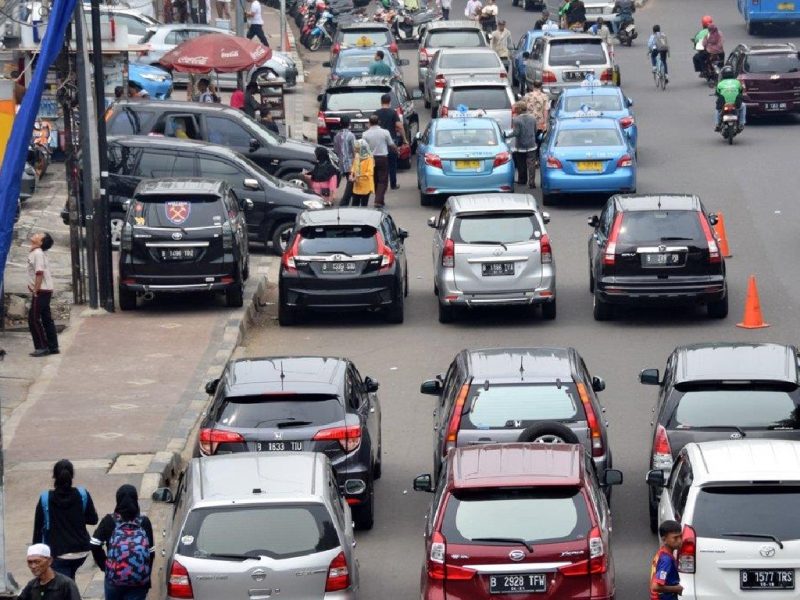Aturan Baru: Naik Mobil/Motor Jarak Minimal 250 KM Wajib PCR/Antigen. (Foto:Pelopor.id/Ist)