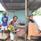 Menko PMK Muhadjir Effendy mengunjungi kampung nelayan di pesisir Kota Jayapura di Kelurahan IMBI Dok 9 RT 3. (Foto:Pelopor.id/Kemenko PMK)