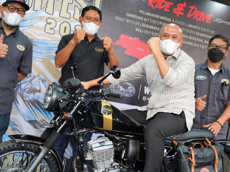 MenkopUKM Teten Masduki dalam acara Kustomfest 2021 yang diselenggarakan oleh PT Pegadaian, Jakarta, Jumat (5/11/2021). (Foto:Pelopor.id/KemenkopUKM)