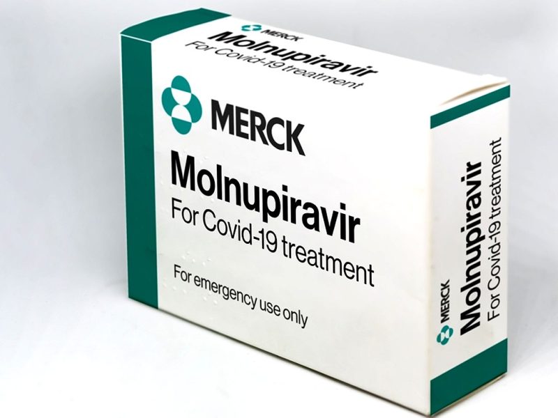 Obat covid-19 Molnupiravir. (Foto: Pelopor.id/rarrarorro / Shutterstock.com)