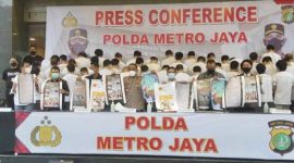 Peras Korban Lewat Aplikasi Kencan, 48 WNA Diamankan Polisi. (Foto: Pelopor.id/Tribrata)