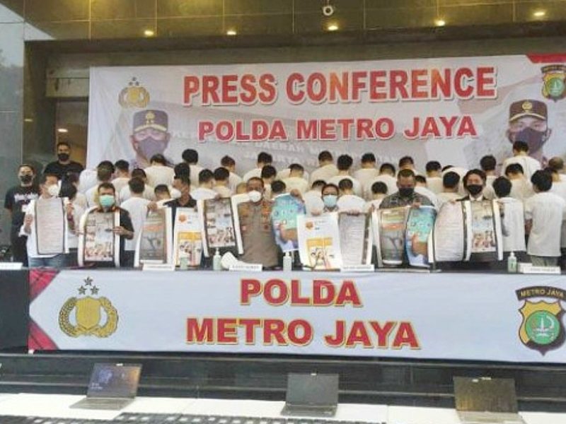 Peras Korban Lewat Aplikasi Kencan, 48 WNA Diamankan Polisi. (Foto: Pelopor.id/Tribrata)