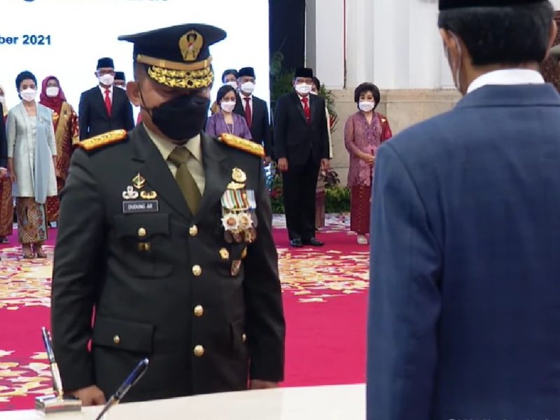Jokowi Lantik Dudung Abdurachman Jadi KSAD Gantikan Andika Perkasa. (Foto:Pelopor.id/Setkab)
