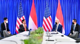 Presiden Joko Widodo melaksanakan pertemuan bilateral dengan Presiden Joe Biden di Scottish Event Campus, Glasgow, Skotlandia, pada Senin (01/11/2021). (Foto: Pelopor/BPMI Setpres/Laily Rachev)