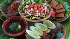 Nasi Ayam Merangkat, kuliner khas Desa Wisata Bonjeruk, Lombok, Nusa Tenggara Barat. (Foto: Pelopor/Ist.)