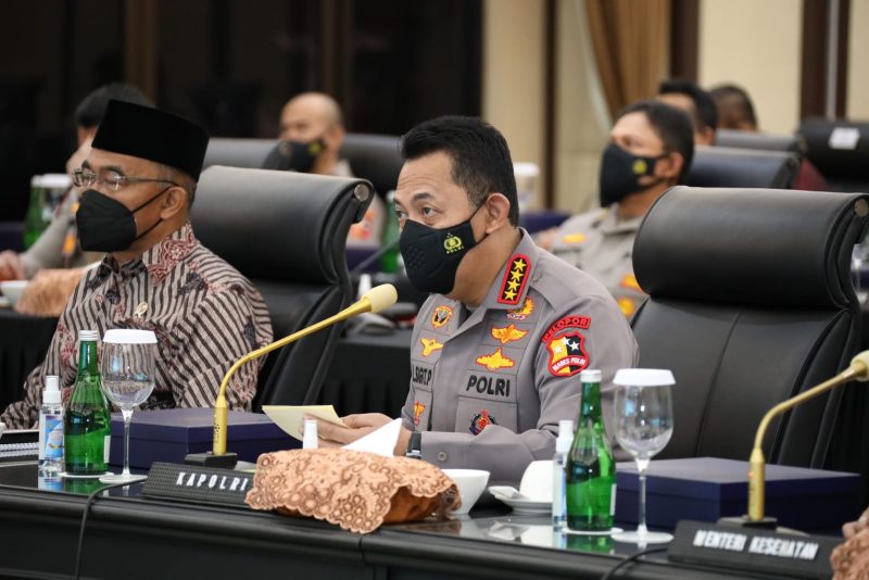 Rapat koordinasi lintas sektoral membahas antisipasi potensi lonjakan Covid-19 saat perayaan Natal 2021 dan Tahun Baru 2022 (Nataru). (Foto: Pelopor/Tribratanews)