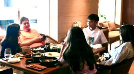 Menko Perekonomian Airlangga Hartarto bersama anak-anaknya. (Foto:Pelopor.id/Twitter@airlangga_hrt)