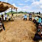 Presiden Jokowi saat berdialog dengan para petani di Trenggalek, Jatim, Selasa (30/11/2021). (Foto: Pelopor/BPMI Setpres/Laily Rachev)