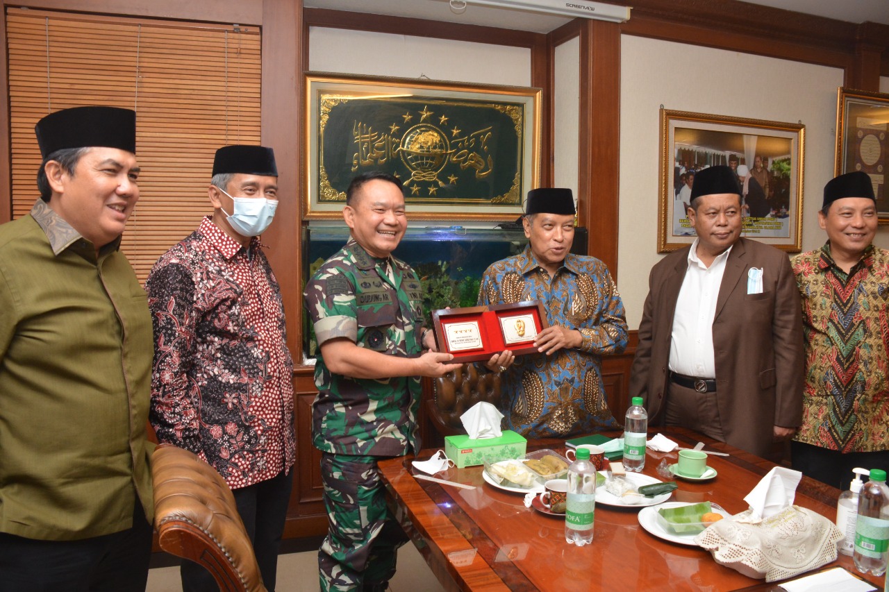 Kasad Silaturahmi ke PBNU untuk Pererat Hubungan Ulama-Umara
