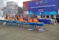 Bea Cukai Musnahkan Jutaan Barang Ilegal. (Foto:Pelopor/Kemenko Perekonomian)