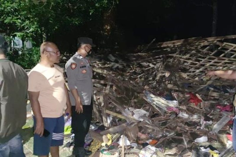 Tim Gegana dari Polda Banten menyisir lokasi ledakan di Pandeglang, Senin (10/1/2022). (Foto: Pelopor.id/Polda Banten)

Baca artikel CNN Indonesia 