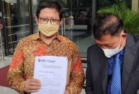 Dosen Universitas Negeri Jakarta (UNJ) Ubedilah Badrun usai resmi melaporkan Gibran dan Kaesang ke KPK di Gedung Merah Putih Jalan, Kuningan Persada Kav 4, Setiabudi, Jakarta Selatan, Senin siang (10/1/2022). (Foto:Pelopor.id/RMOL)