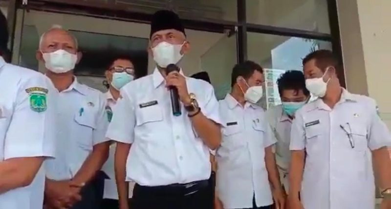 Kepala Dinas Pendidikan Kabupaten Pasuruan Hasbullah mengancam mati wartawan. (Foto: Pelopor.id/Tangkapan layar)