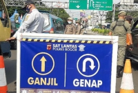 Ilustrasi penyekatan ganjil genap. (Foto: Pelopor.id/Tribratanews) 