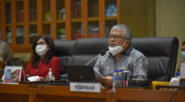 Wakil Ketua Komisi IX DPR RI Ansory Siregar (kanan) saat rapat kerja Komisi IX DPR RI dengan Menteri Ketenagakerjaan Ida Fauziyah di Gedung Nusantara I, Senayan, Jakarta, Senin (24/01/2022). (Foto: Pelopor.id/Munchen/nvl)