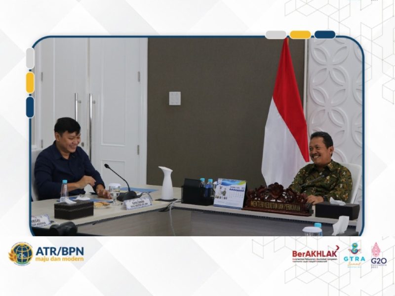 Wakil Menteri ATR/Wakil kepala BPN, Surya Tjandra bersama Menteri KKP Wahyu Sakti Trenggono. (Foto:Pelopor.id/Kemen ATR/BPN)