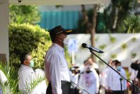 Menteri Koordinator Bidang Pembangunan Manusia dan Kebudayaan (Menko PMK) Muhadjir Effendy pimpin apel di halaman Kantor Kemenko PMK, Jakarta, Senin (3/1/2022). (Foto: Pelopor.id/Kemenko PMK)