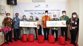 Deputi Bidang Usaha Mikro KemenKopUKM, Eddy Satriya dalam sambutannya pada Acara Santunan Anak Yatim dan Penyerahan Secara Simbolis Program Bantuan Kita Jaga Usaha (KJU) BAZNAS di Yayasan Pundi Amal Bakti Umat di Bekasi, Kamis (6/1/2022). (Foto:Pelopor.id/KemenKopUKM)
