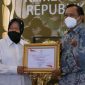 Kementerian Sosial terima donasi Rp 1 miliar dari Yayasan Pundi Amal Peduli Kasih untuk korban bencana di Nusa Tenggara Timur. (Foto: Pelopor.id/Kemensos)