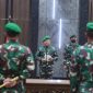 Kepala Staf Angkatan Darat (Kasad) Jenderal TNI Dudung Abdurachman saat memimpin serah terima jabatan (Sertijab) Pangdam Jaya/Jayakarta dari Mayjen TNI Mulyo Aji, kepada Mayjen TNI Untung Budiarto di Mabesad, Jakarta, Senin (10/1/2022). (Foto:Pelopor.id/TNI)