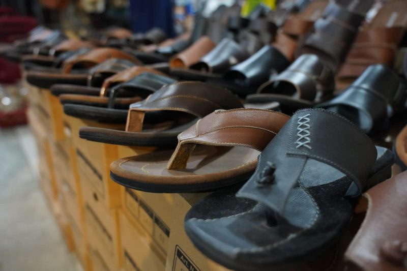 Sandal kulit buatan Garut. (Foto:pelopor.id/KemenkopUKM) 