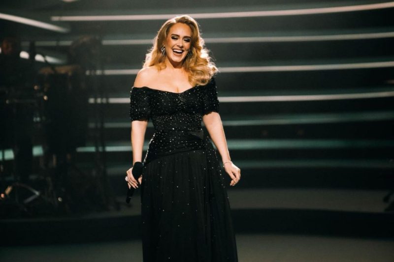 Penyanyi “Easy On Me” Adele (Foto: Pelopor.id/Instagram @adele) 