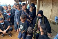 Serahkan Rp 100 Juta, Mensos Spontan Kabulkan Permintaan Tokoh Adat Baduy. (Foto:Pelopor.id/Kemensos)