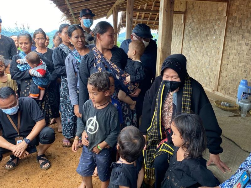 Serahkan Rp 100 Juta, Mensos Spontan Kabulkan Permintaan Tokoh Adat Baduy. (Foto:Pelopor.id/Kemensos)