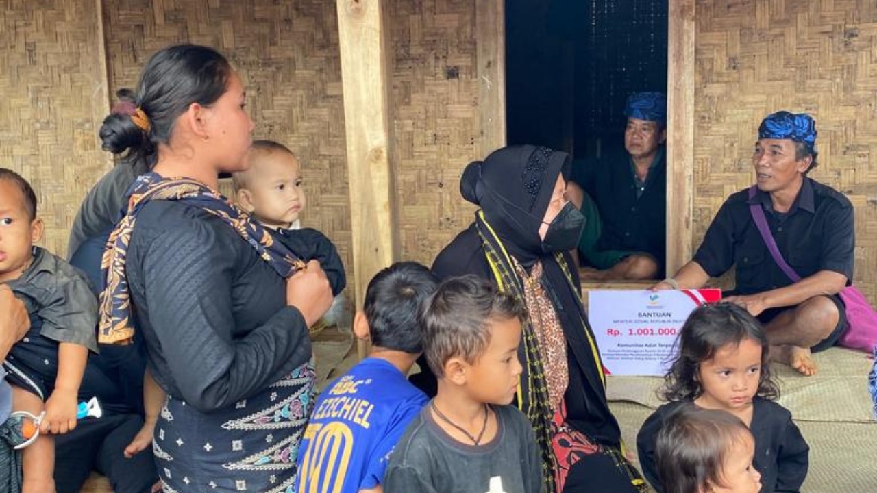 Serahkan Rp 100 Juta, Mensos Spontan Kabulkan Permintaan Tokoh Adat Baduy
