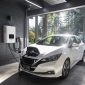 Ilustrasi pengisian baterai Nissan Leaf. (Foto: Pelopor.id/Unsplash) 