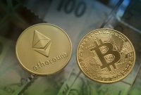 Ilustrasi mata uang Bitcoin dan Ethereum. (Foto: Pelopor.id/Pixabay)
