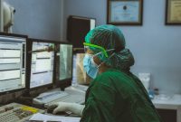 Ilustrasi tenaga kesehatan. (Foto: Pelopor.id/Unsplash) 