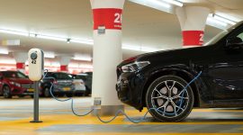 Ilustrasi mobil listrik. (Foto: Pelopor.id/Unsplash) 