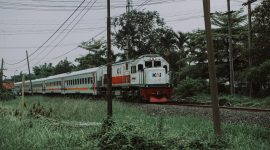 Salah satu armada PT Kereta Api Indonesia. (Foto: Pelopor.id/Unsplash) 