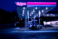 Ilustrasi gas station Exxon Mobil. (Foto: Pelopor.id/Unsplash)