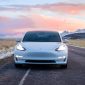 Ilustrasi mobil listrik Tesla. (Foto: Pelopor.id/Unsplash)