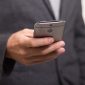 Ilustrasi orang menggunakan smartphone. (Foto: Pelopor.id/Pixabay)